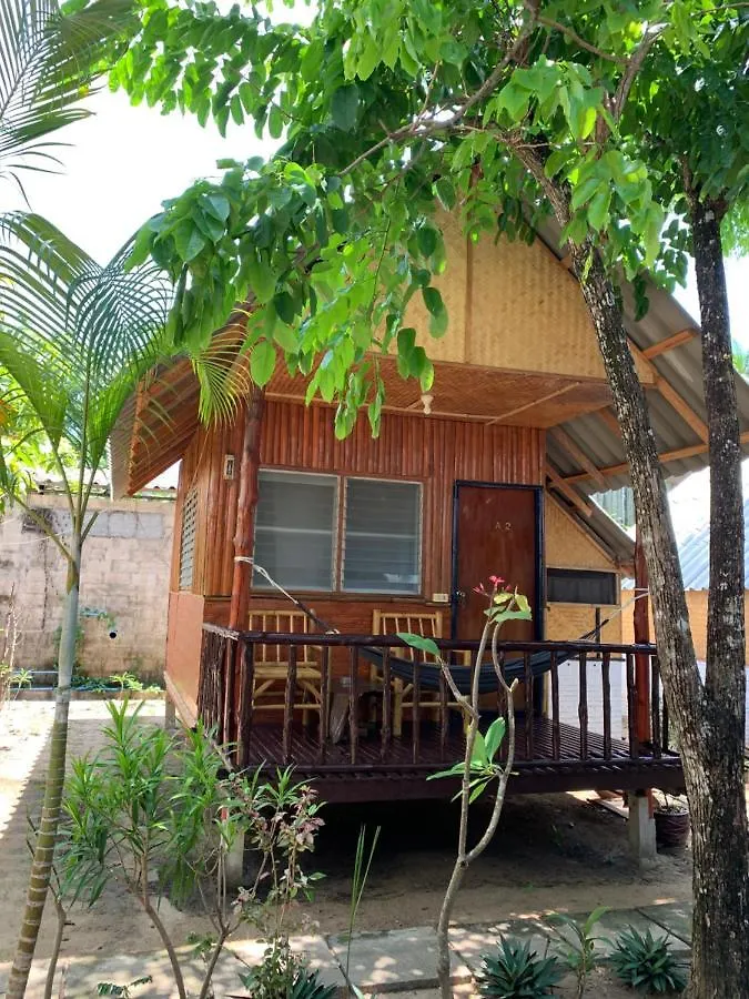 Guest house Montra Long Beach Bungalows Koh Lanta Thailand